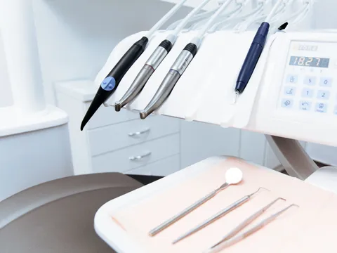 Dental handpieces and instruments on a dental unit
