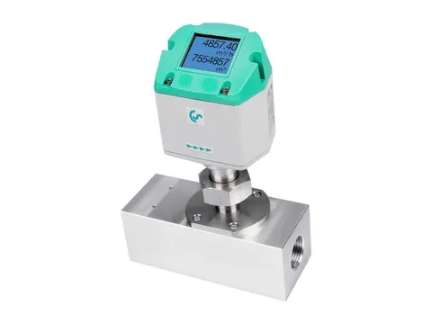 A thermal mass flow meter on a threaded measuring block