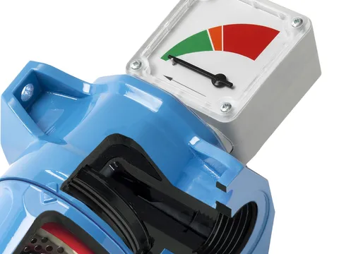 Cutaway of a filter head showing the pleated element, its seal and the pressure gauge